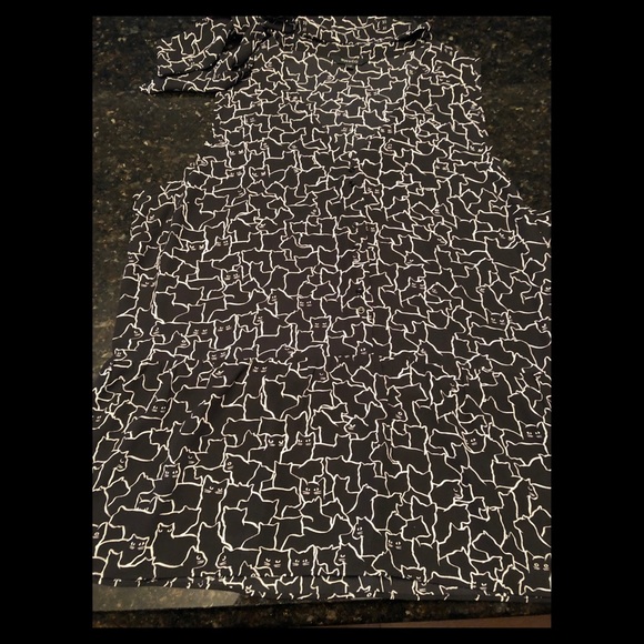 NWOT.   RW&Co. Peplum V-Neck Sleeveless Blouse - Picture 2 of 7